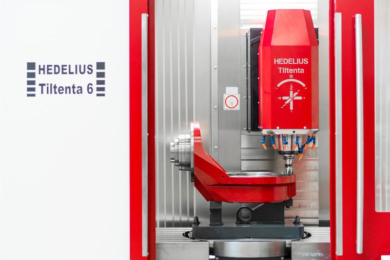Das vielseitige  Tiltenta CNC Bearbeitungszentrum T6 Single ist mit einem schwerlastfähigen NC-Rundtisch ausgestattet, der die Bearbeitung von schweren Werkstücken bis 900 kg ermöglicht. (Hedelius)