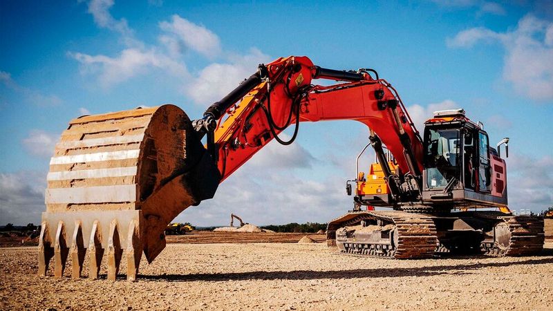 Ein mit Gravis-Technologie ausgerüsteter Bagger kann Arbeiten auf der Baustelle selbstständig ausführen. (Bild:  Gravis Robotics)