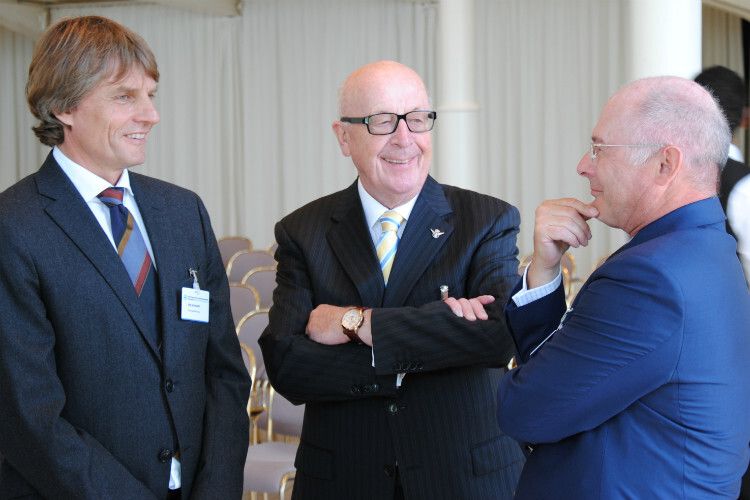 Lueg-Führungsgruppe: (v. li.) Jörg Scharwald (Vorstandsmitglied), Günther Stöckert  (ehemaliger Vorstandsvorsitzender), Jürgen Tauscher (Vorstandsvorsitzender). (Foto: Zietz)