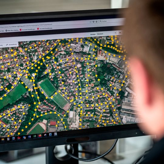 Vernetzte Beleuchtung: Alle 3.200 Lichtpunkte über ein zentrales Dashboard im Blick. Vernetzte Beleuchtung: Alle 3.200 Lichtpunkte über ein zentrales Dashboard im Blick.