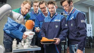 Bei jungen Berufstätigen in den Bereichen Wirtschafswissenschaften, Ingnieurwesen sowie IT/Informatik zählen die Automobilhersteller weiterhin zu den attraktivsten Arbeitgebern. (BMW)