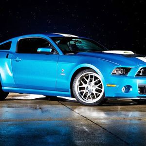 Letzter Gruß an eine Legende: Der Shelby Mustang GT 500 Cobra erinnert an den im Frühjahr verstorbenen US-Tuner Caroll Shelby.