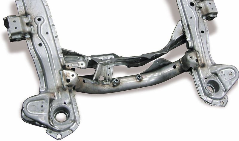 Bild 1: Anwendungsbeispiel für den Rapid-X-Prozess: Vorderradträger mit Überlappnaht 2 mm an 2 mm und 2 mm an 4 mm. Die Schweißgeschwindigkeit betrug 1,78 m/min. (Bild: Lincoln Electric)