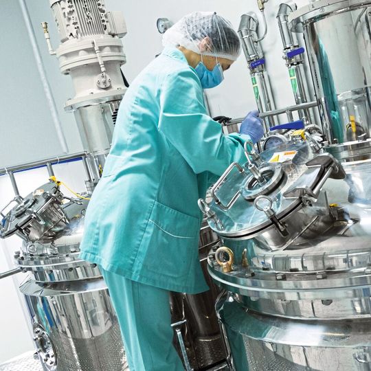 Die Digitalisierung von Produktionsanlagen der chemischen und pharmazeutischen Industrie sowie in der Lebensmittel- und Getränkeproduktion in Hinblick auf Industrie 4.0 fördert die Effizienzsteigerung in der Prozessanalytik. Die Digitalisierung von Produktionsanlagen der chemischen und pharmazeutischen Industrie sowie in der Lebensmittel- und Getränkeproduktion in Hinblick auf Industrie 4.0 fördert die Effizienzsteigerung in der Prozessanalytik.