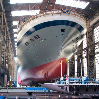 Was den Neubau von Schiffen aller Art in Deutschland angeht, so boomt das Geschäft – vor allem in puncto ziviler Schiffe. Die Zukunft heißt demnach Wachstum. Es gibt nur eins, was der Schiffsbaubranche Sorgen bereitet – die sehr erfolgreiche Konkurrenz aus China ... (Bild: Crusac)