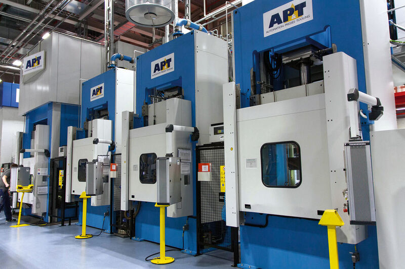 AP&T hat eine vollautomatische und integrierte Produktionsanlage für Aesculap zur Herstellung von Sterilbehältern für chirurgische Instrumente und sonstige Operationsgeräte entwickelt. (Bild: AP&T)