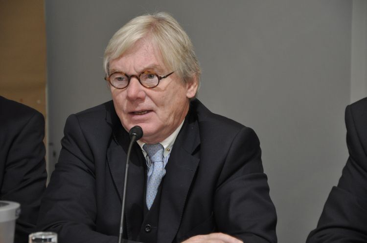 Prof. Dr. Christian Genzow von der Kanzlei Friedrich Graf von Westphalen, riet den Händlern dazu, künftig nicht mehr mit Fiat-Mitarbeitern über Standards zu diskutieren. (Foto: Richter)