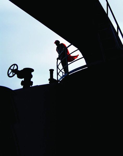 Das Bild von Honeywell Process Solutions (HPS) erinnert an eine Art „Superman in der Produktion“. HPS will die Mitarbeiter in den Produktionsanlagen so unterstützen, dass sie ihre immer umfangreicher werdenden Aufgaben in Zukunft problemlos bewältigen können. (Archiv: Vogel Business Media)