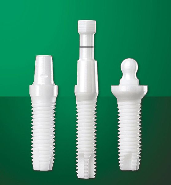 Implantate aus Keramik: Z-Look3- Keramikkomponenten sind aus Zirkonoxid hergestellt. Bei der Herstellung ist die Zusammensetzung des Rohstoffs von entscheidender Bedeutung. Bild: Z-Systems (Archiv: Vogel Business Media)