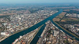 Die anhaltende Hitze macht der Natur zu schaffen und hat auch Auswirkungen auf den Betrieb der BASF am Standort Ludwigshafen. (BASF)