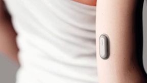 Patientenmonitoring direkt auf der Haut. Biosensorik und KI-Algorithmen sind vereint, um traditionelle Diagnosen zu ersetzen.  (Bild: Adaptyx Biosciences)