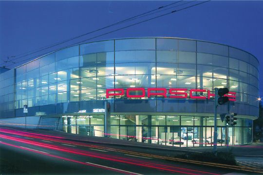 Auch in Solingen ist Gottfried Schultz mit einem beeindruckenden Porsche-Zentrum vertreten. (Archiv: Vogel Business Media)