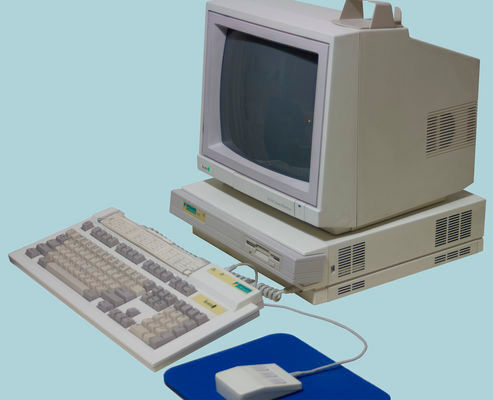 Der Acorn Archimedes 410. Das Design des Rechners war ein Stück weit von dem Ur-Amiga 1000 beeinflusst. (gemeinfrei)