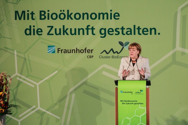 Bundeskanzlerin Angela Merkel bei der Eröffnung des Chemisch-Biotechnologischen Prozesszentrums. (Bild: Fraunhofer IGB)