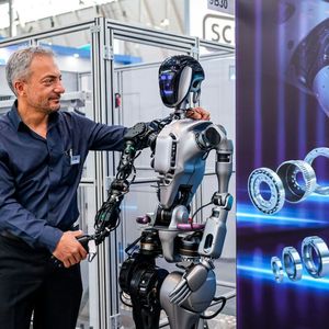 EMAG führte im Rahmen der Grindinghub 2026 aus, wie das Präzisionsschleifen und das Verzahnungsschleifen mit Blick auf leistungsfähigere Antriebskomponenten für Roboter funktionieren können.(Bild:  VDW / U. Regenscheit)