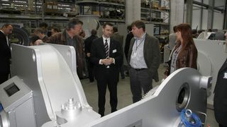 Neben Ausstellung und Vortragsprogramm blieb ausreichend Zeit für den intensiven Gedankenaustausch.  (Bild: Hosokawa Alpine)