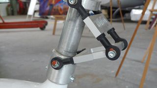 Durchdacht bis ins Detail: Führung des Bugrads mit igus-Gelenkköpfen. (Bilder: igus)