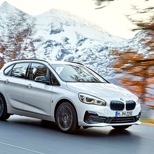 (BMW)