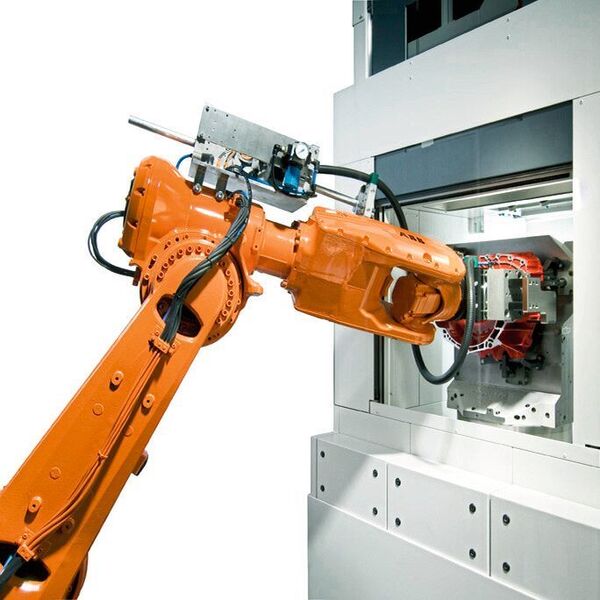 Auf der AMB präsentiert das Team der MAG Factory Automation eine Bearbeitungszelle, die maximale Flexibilität bietet. n Portalroboter dient zum Laden von Teilen oder auch Werkzeugen in die Maschine oder den Palettenwechsler. (FFG)