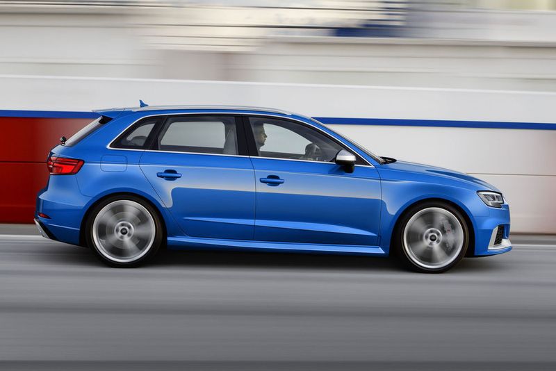 ... 1.300 Euro unterhalb der 55.900 Euro teuren Limousine. (Audi)