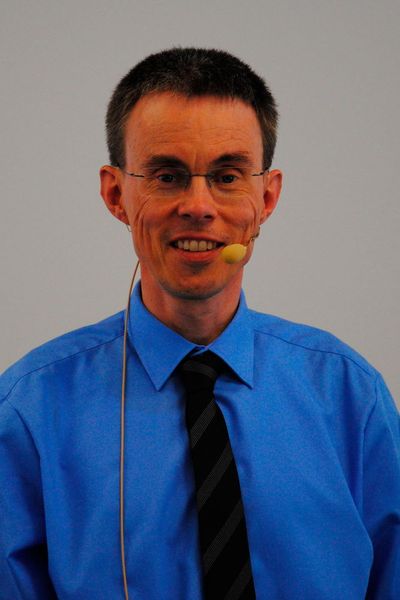 Eine entscheidende Rolle spielt immer auch die Bank. Kristian Scheel, Leiter Compliance und Geldwäschebeauftragter bei der BDK/ALD Lease Finanz, hatte zahlreiche Praxisbeispiele aus dem Kfz-Gewerbe, wo Geldwäsche im Spiel war.  (Baeuchle/»kfz-betrieb«)