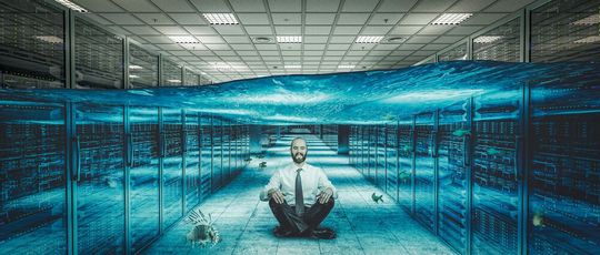 Meditative Gelassenheit wird es bei einem Wasserrohrbruch im Rechenzentrum wohl nicht geben bei den IT-Verantwortlichen. Aber eine professionelle Disaster-Recovery-Lösung samt einer durchdachten Strategie lässt Admins zumindest besser schlafen.(Bild:  tiero - stock.adobe.com)