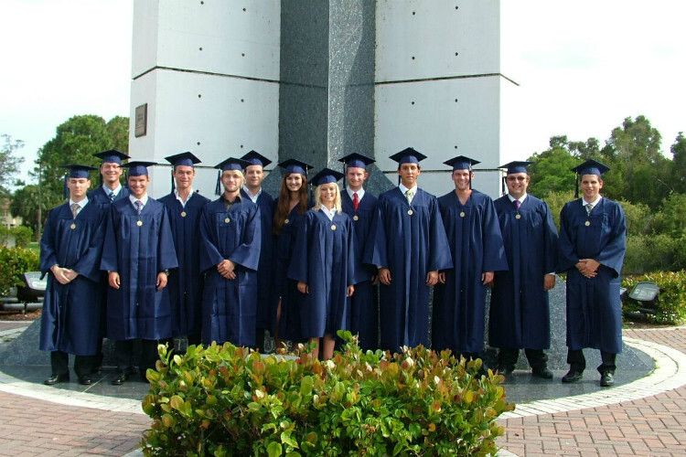 1991: Beginn der Kooperation mit der amerikanischen Northwood University; dadurch können BFC-Absolventen das verkürzte Studium zum Bachelor of Business Administration (BBA) in USA durchlaufen. Dies haben auch die Absolventen des Jahrsgangs 2010 genutzt. (Foto: Promotor)