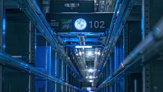 Kleinteil-Shuttle im BMW-Werk Dingolfing. Rund 15 Millionen Euro hat man dort in die Automatisierung investiert. (Bild: BMW)