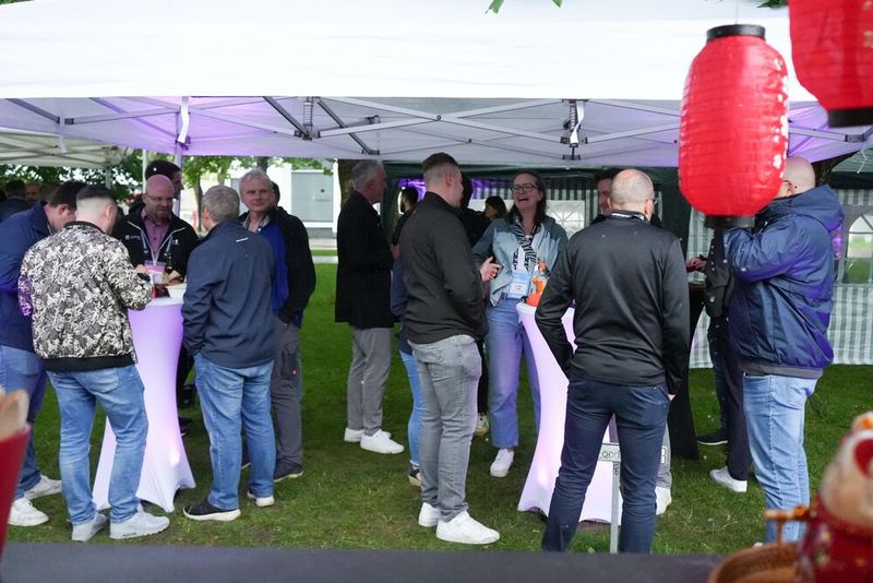 Sommerliche Stimmung trotz Regenwetter (Bild: Exclusive Networks)