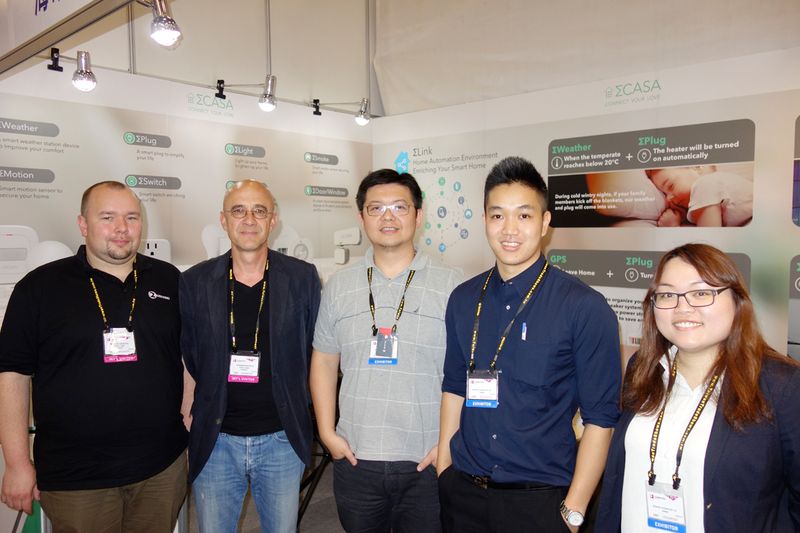 (v. l.) Marcus Grüter und Jürgen Michels, 2Direct, Jerry Chen, Alex Sun und Tina Huang, DEXATEK, setzen auf Smart Home Produkte. (Bild: IT-BUSINESS)