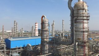 Ethylenanlage in Indien, gebaut von Linde Engineering. Ethylenanlagen sind der Kernbaustein der petrochemischen Wertschöpfungskette und bieten großes Potential zu Reduzierung der Emission von Treibhausgasen. (Linde)