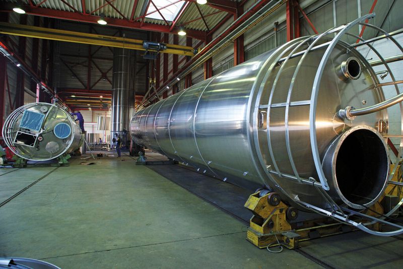 Bild 4: Eichholz produziert mittels Unterwasser-Plasmaschneiden zu 90 % Aluminiumkomponenten für die maximal 36 m hohen Silos mit Durchmessern bis 6 m. (Bild: Eichholz)