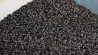 PEEK ist ein vielseitig einsetzbarer Hochtemperaturwerkstoff, dessen Verarbeitung per Spritzgien durch das Know-how von Toolcraft jetzt noch besser gelingt. (Bild: Toolcraft)