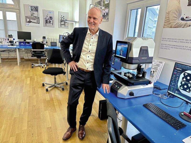 Daniel Ryf, propriétaire et directeur de Ryf AG dans le showroom de l'entreprise à Granges. (Source : MSM)