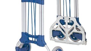 Der Paketroller 1732 von Fetra punktete im Test damit, dass er sich einfach zusammenklappen lässt und leicht zu transportieren ist. Bild: Fechtel Transportgeräte (Archiv: Vogel Business Media)