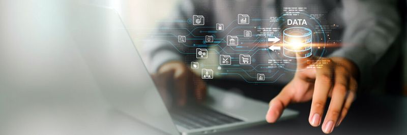 Mit Künstlicher Intelligenz (KI) können in der öffentlichen Verwaltung sowie der Wissenschaft große Datenmengen ausgewertet, aufbereitet und verarbeitet werden. Mit Künstlicher Intelligenz (KI) können in der öffentlichen Verwaltung sowie der Wissenschaft große Datenmengen ausgewertet, aufbereitet und verarbeitet werden.