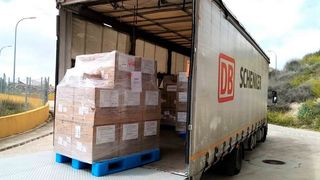 Am Ostermontag erreichten 50.000 der Masken Spanien. (Deutsche Bahn)