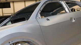 Die markante Kantengeometrie unterhalb der Fensterbrüstung kann bei einer Instandsetzung zur Herausforderung werden. (Jürgen Klasing)