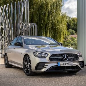 Gute 40 Kilometer Reichweite zeigt der Bordcomputer beim Start.(Bild:  Daimler)