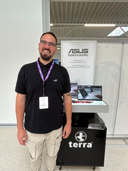 Mit Robin Middeldorff (ASUS) kann man auch gut kurz vom Tages-Thema IT abkommen. (Bild: Vogel IT-Medien)