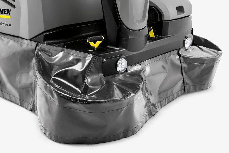 Die Kehrmaschinenabdeckung umschließt die Maschine zwischen Boden und Chassis und wird mittels Klettverschluss befestigt. (Kärcher)