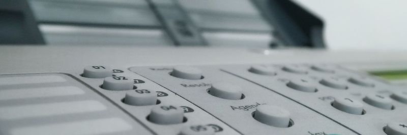 Man kann es kaum glauben, aber in vielen Firmen ist das Fax-Gerät immer noch zuhause und wird tatsächlich regelmäßig genutzt. (Bild:  gemeinfrei© Klaus Aires /  Pixabay)