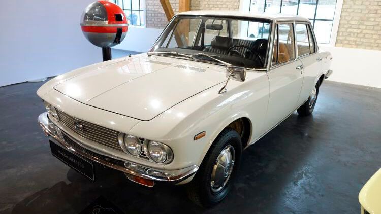 Der 1500 war ein Mittelklasse-Pkw, den Mazda von 1966 bis 1972 fertigte. Als 1800 wurde er noch bis 1973 gebaut. Beide Fahrzeuge wurden auch als „Mazda Luce“ bezeichnet. Ende 1965 entsprang der Zusammenarbeit mit Bertone ein Auto, das eher einem BMW der neuen Klasse ähnlich sah als den bisherigen Mazda-Modellen. In Fertigung ging der Luce 1500 mit einer etwas höheren Dachlinie als das Konzeptfahrzeug. Der Wagen hatte einen Vierzylinder-OHC-Reihenmotor mit 1,5 Liter Hubraum und einer Leistung von 57 kW/78 PS. (Bild: Dominsky/»kfz-betrieb«)