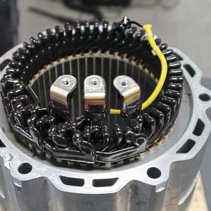 Bei Diagnose und Instandsetzung des Antriebsmotors ist im Vorteil, wer Kfz-Elektriker/-Elektromechaniker (DDR) oder Elektromaschinenbauer gelernt hat. (Bild: Diehl – VCG)