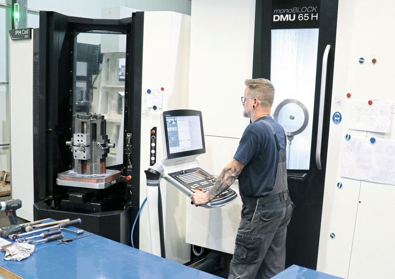 Eine Lohnfertigung verdient nur Geld, wenn die Spindel läuft und die Maschine Späne macht. Strunk sorgt mit seinem digitalen Werkzeugmanagement dafür, dass die hochwertigen Werkzeugmaschinen in kürzester Zeit gerüstet sind und prozesssicher zerspanen. (Bild: Haimer)