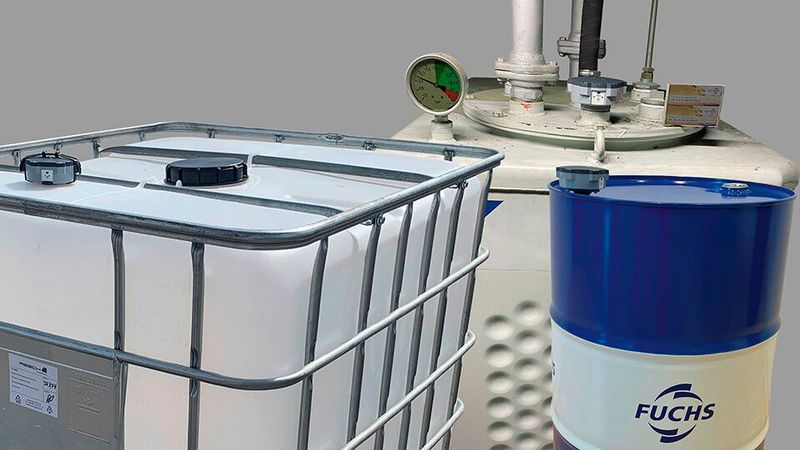 SmartLevel-Sensor auf Gebinden (Bild: FUCHS LUBRICANTS GERMANY GmbH)