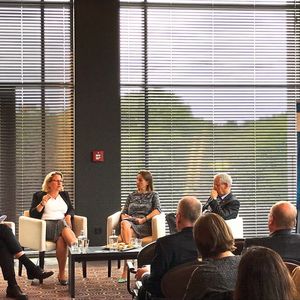 Auf Einladung des VIK folgten Anfang August 2019 rund 50 Zuschauer der Podiumsdiskussion von Industrie- und Gewerkschaftsvertretern mit Bundesumweltministerin Svenja Schulze.