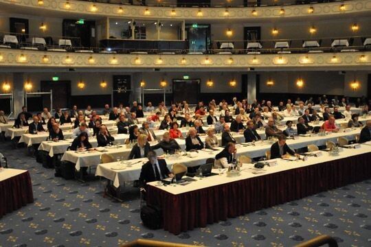 Plenum: 180 Kia-Händler waren zur Infoveranstaltung des Händlerverbands nach Köln gekommen. (Foto: Wehner)