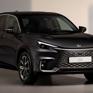 Lexus hat den Diabolo-Grill deutlich überarbeitet. (Bild:  Lexus)