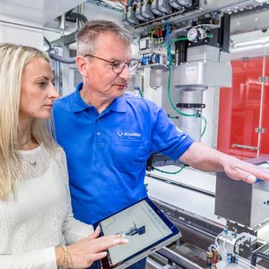 Zusätzlich entwickelt Schubert umfassende Lernmodule für Maschinenbedienpersonal.(Bild:  Gerhard Schubert GmbH)